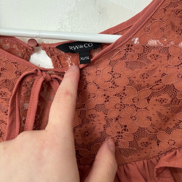 🎉4/30$🎉 RW&CO Rust Sleeveless Blouse - Size XL - Picture 3 of 5